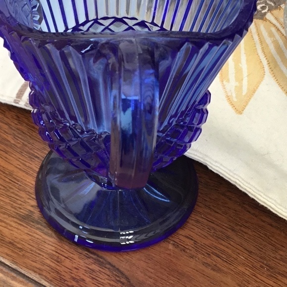 VINTAGE small cut glass cobalt blue pitcher in great condition. AVON - Picture 6 of 12